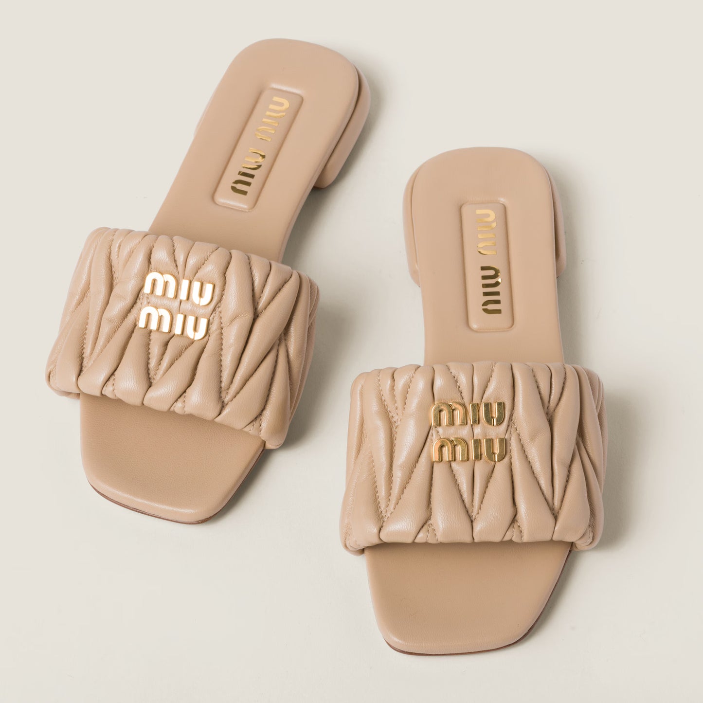 Mules en cuir nappa matelassé Beige Sable