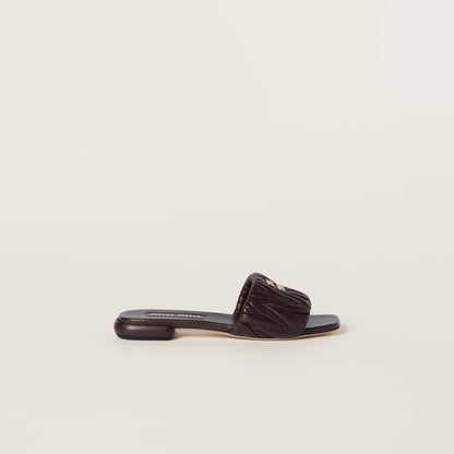 Mules en cuir nappa matelassé Bruyère