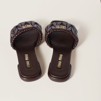Mules en cuir nappa matelassé Bruyère