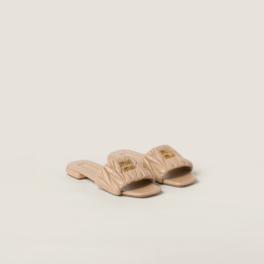 Mules en cuir nappa matelassé Beige Sable